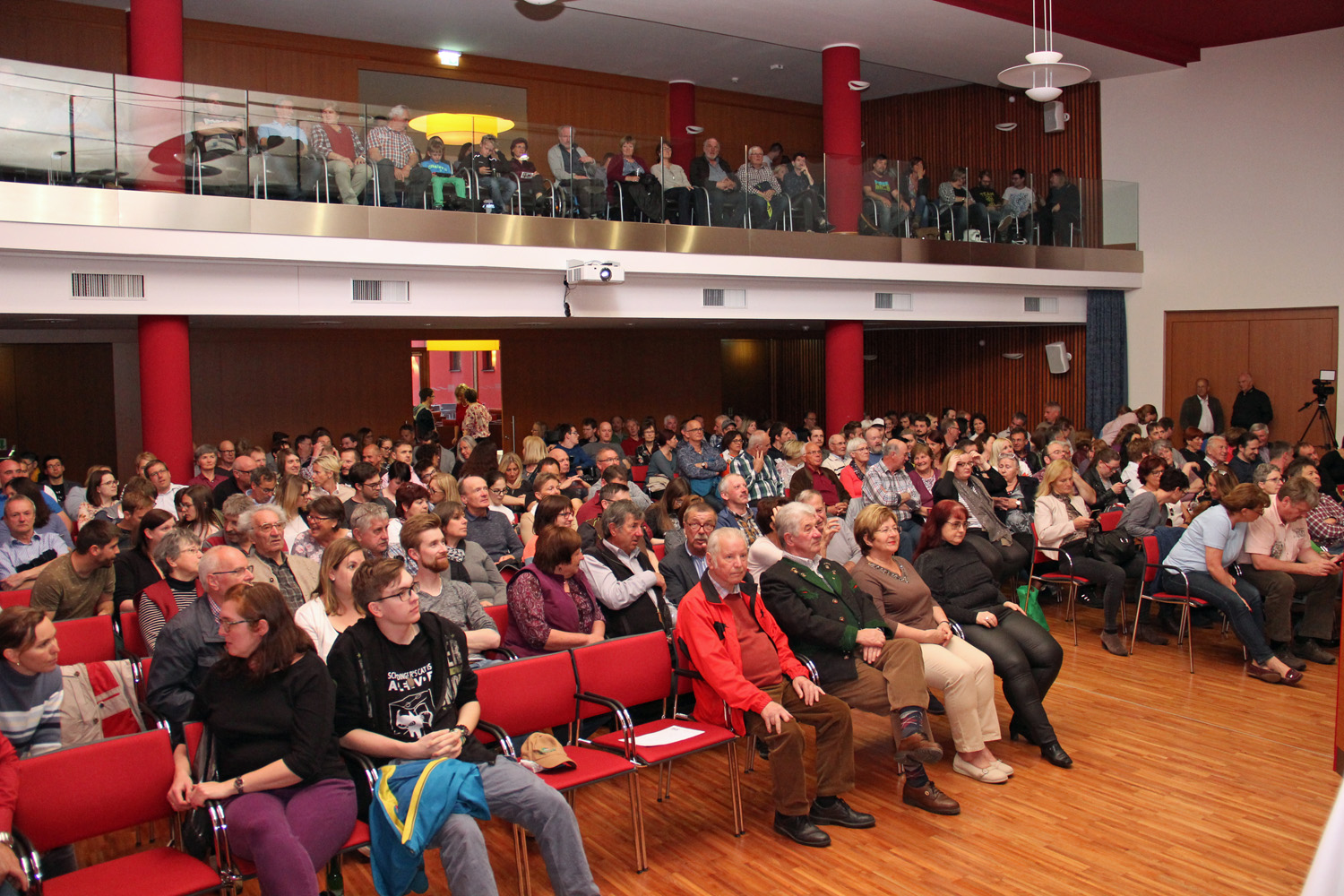 Gruber voller Saal 1