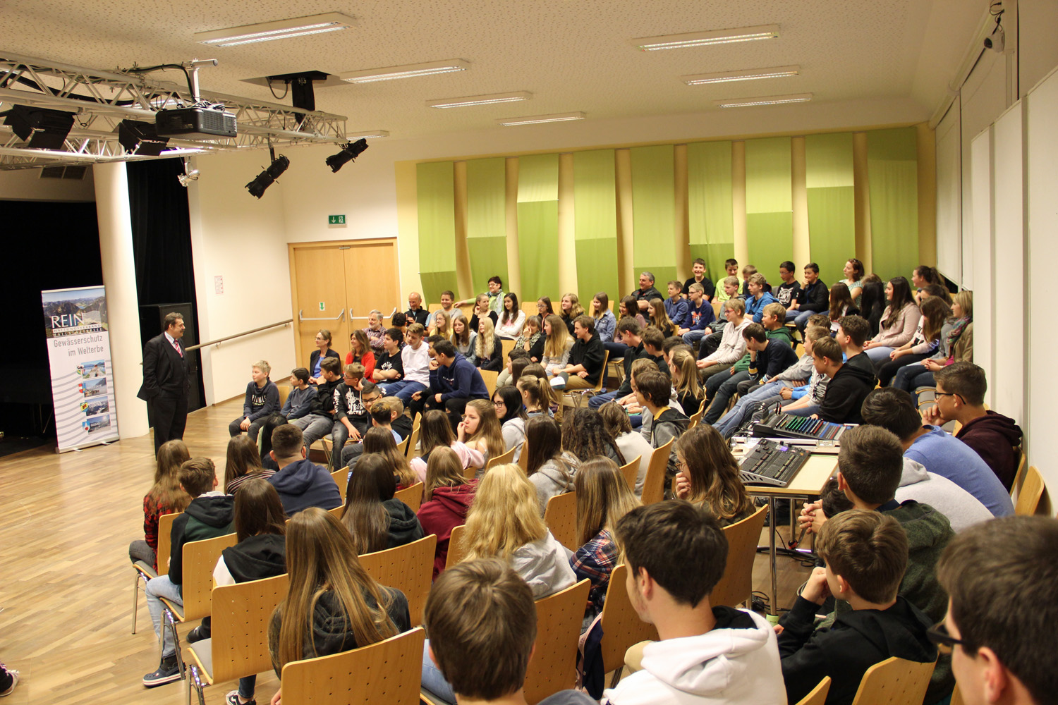 Gruber Schule voll